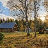 Hazel Hut - spacious fenced yard, sauna, 2-bedroom, отель в Пярну