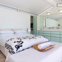 Sea Cliff View Penthouse, хотел в Кейптаун