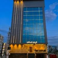 Hotel Dhanwik, מלון בטירופאטי