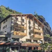 Crimea Wine Hotel, hotel em Chiavenna