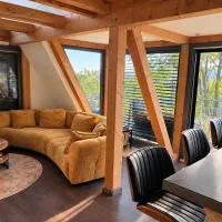 Modern cottage, views and a jacuzzi, hôtel à Pécs