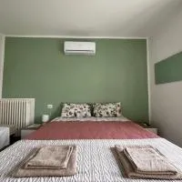 Stanza con balcone e bagno privato vicino Torino、キエーリのホテル