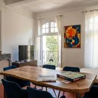 Pézenas historique appartement clim wifi 2 chambres 6 couchages: Pézenas şehrinde bir otel