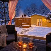 Ranch 66 - Wellness chata Arizona ve stylu Divokého Západu s koupacím sudem a saunou: Tršice şehrinde bir otel