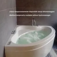 LA SUITE DEL DOGE - Suite Privata con Vasca, Ingresso Indipendente e Cromoterapia, хотел в Алесандрия