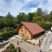 Viesnīca Glamping Avantura - Private Jacuzzi & Breakfast pilsētā Kostel