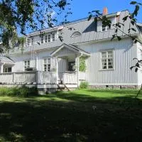 Hotelli Huiskankorpi Boutique Hotel، فندق في Nivala