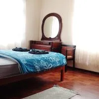 Yellow Owl II - Bedroom III, hotel in Campanário