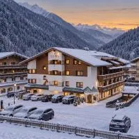 LUMA Stubai Aparthotel - Skibus zum Gletscher direkt vor der Tür, hótel í Neustift im Stubaital