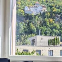 Vaduz Castle View Apartment in City Center with balcony and parking, hotel sa Vaduz