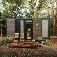 Pekapeka Tiny House by Tiny Away, hôtel à Owaka