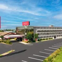 Ramada by Wyndham Tulsa Broken Arrow, hotel di Broken Arrow