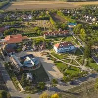 Luby Panzió, hotel i Nagyar