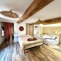 Appartement climatisé 2 chambres 2 salles de bain pour 4 personnes, ξενοδοχείο σε Cotignac