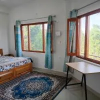 Pahadi aangan, hotel u gradu 'Almora'