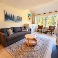 Steps to Lifts! 1BR Fully Renovated, hotel a Panorama