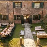 Big Scuderia Country Mansion 5500SquareFeet, hotel di San Pietro Viminario