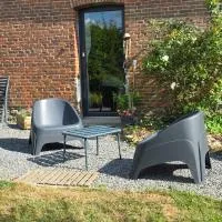 Studio Bienvenue du côté de chez nous avec jardin privatif, хотел в Wignehies