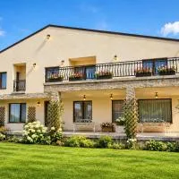 Transylvania Inn - Garden Retreat Near Red Lake, hotell sihtkohas Gheorgheni