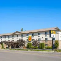 Super 8 by Wyndham Kalispell Glacier National Park, хотел в Калиспел