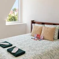 Appartement cosy 50 m2 rénové avec jardin commun, hotelli kohteessa Outreau