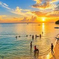 Dapdap Shorelines Beachfront Villa, hotel en Islas Camotes