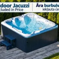 Family Garden House with Outdoor Jacuzzi, Free Parking, Playground, BBQ and AC, khách sạn ở Rīga