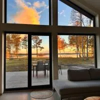 Järvemetsa Stay - Private Lakefront Retreat、Dejevoのホテル