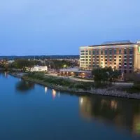 Embassy Suites East Peoria Hotel and Riverfront Conference Center, viešbutis mieste Peorija