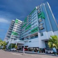 Whiz Prime Hotel Megamas Manado, hótel í Manado