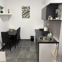 Lucky Apartments, готель у місті Лесковац