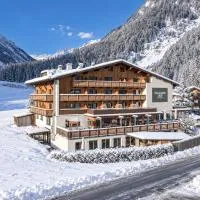 Naturhotel Falknerhof، فندق في نيديرثاي