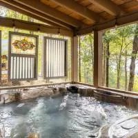 A Bear Lair - Hot Tub - Mountain & Sunset Views, hotel din Mentone