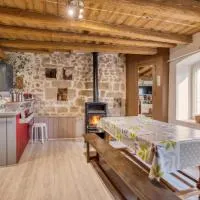 Maison charmante à Valprivas avec jardin privé.、Valprivasのホテル