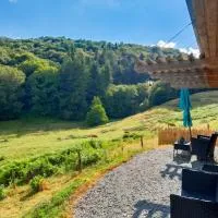 Chalet charmant à Saint-Sylvestre avec jardin 32 m², מלון בSaint-Sylvestre