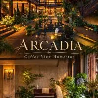 Arcadia Coffee Lounge Courtyard Design Homestay - Lijiang Old Town - European Industrial Style Meets Intangible Cultural Heritage Chinese Courtyard -Free Pick-up from Airport for 2 Nights, hotel em Lijiang