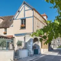 Hôtel Aux Vieux Remparts, hotel in Provins