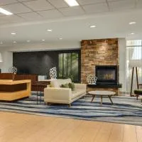 Fairfield Inn & Suites by Marriott Bloomsburg، فندق في بلومسبورغ