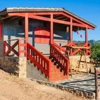 Charming house in Cañamero with pool and mountain view – hotel w mieście Cañamero