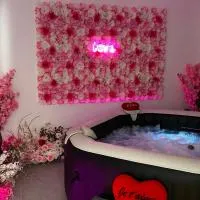 Suite Jacuzzi Giverny Paris, готель у місті Freneuse