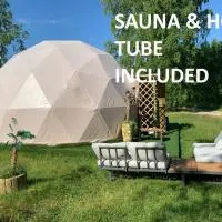Couple Baltic Coast Retreat with sauna & hot tube included、アプシュティエムスのホテル