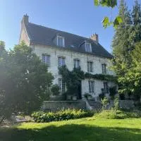 Maison de caractère, 2 chambres au calme, parking, hotell i Rollancourt