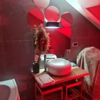 LA SUITE DEL DOGE - Suite Romantica Privata con Vasca, Caminetto estetico, Ingresso Indipendente, Angolo Fitness e Cromoterapia, hotel sa Alessandria