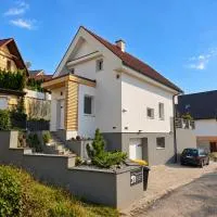 Dom pri jazere Nitrianske Rudno, hotell i Kostolná Ves