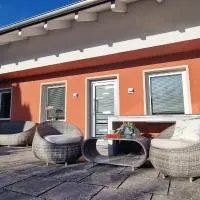 Ferienhaus mit Sauna, Am Weinberg Madelunger Straße 57، فندق في إيزيناخ