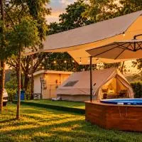 Riverside Glamping Resort Kanchanaburi, готель у місті Канчанабурі
