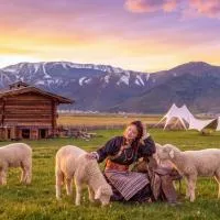 Black Bean Cafe & Wild Retreat - Shangri La - Where Tibetan Heritage Meets Untamed Wilderness - Round-trip Shuttle Service to Dukezong Ancient Town & Airport or TS、シャングリラ市のホテル