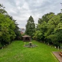 Antrobus Arms Hotel, khách sạn ở Amesbury