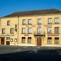 Logis Hôtel Le Val de Vence: Launois-sur-Vence şehrinde bir otel