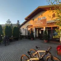 Hotel Jaśmin، فندق في Regetów Niżny